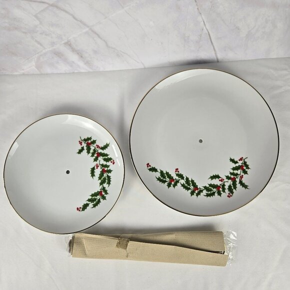 All The Trimmings 2 Tiered Tidbit Server Holly Leaves & Berries Gold Trimmed Vtg - Picture 3 of 11